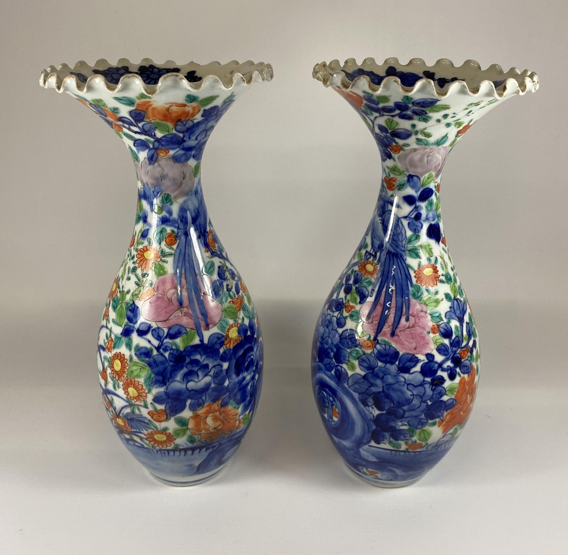 A PAIR OF JAPANESE FLORAL TRUMPET VASES, HEIGHT 31CM