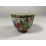 A 19TH CENTURY CHINESE CANTON FAMILLE ROSE TEABOWL, HEIGHT 5CM
