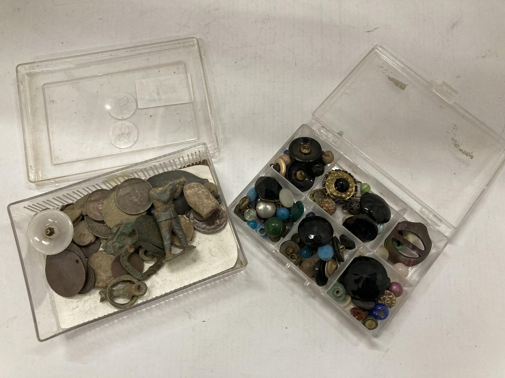A QUANTITY OF METAL DETECTING FINDS