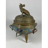 A CHINESE CLOISONNE AND BRASS LIDDED INCENSE BURNER ON TRIPOD BASE AND ANIMAL DESIGN FINIAL,