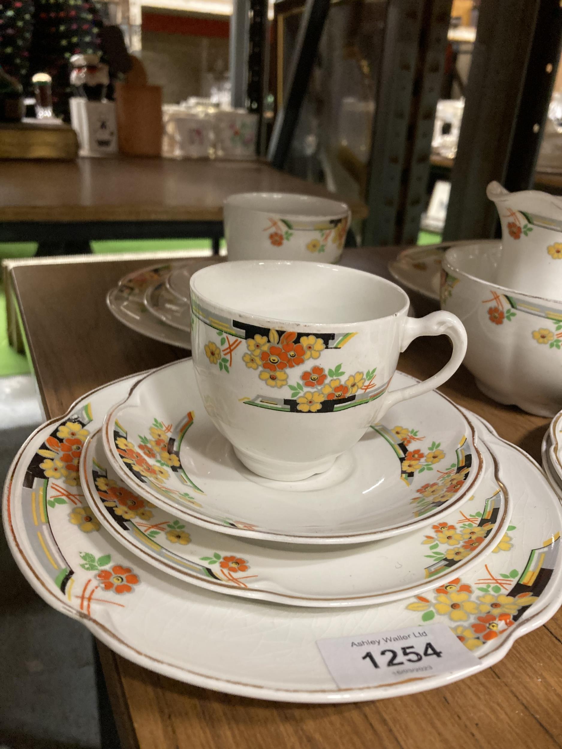 A QUANTITY OF VINTAGE JOHNSON BROS 'FLORIDA' PATTERN TEAWARE TO INCLUDE PLATES, CUPS, SAUCERS, EGG - Image 2 of 3