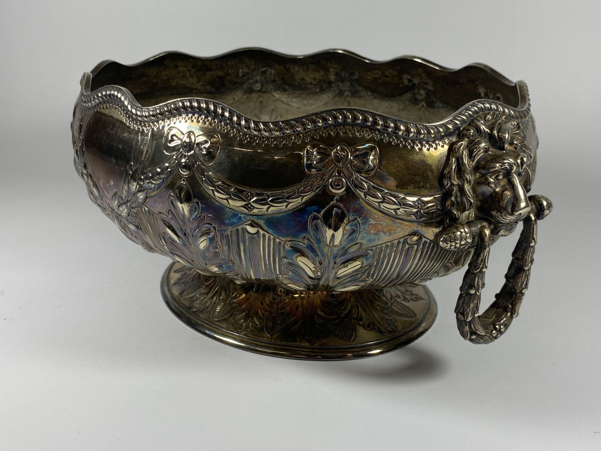 A VICTORIAN, DATED 1868, ELKINGTON & CO SILVER PLATED LION TWIN HANDLED PEDESTAL BOWL, LENGTH 30CM - Image 2 of 5