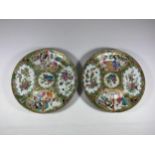A PAIR OF 19TH CENTURY CHINESE CANTON FAMILLE ROSE MEDALLION PLATES, DIAMETER 20CM