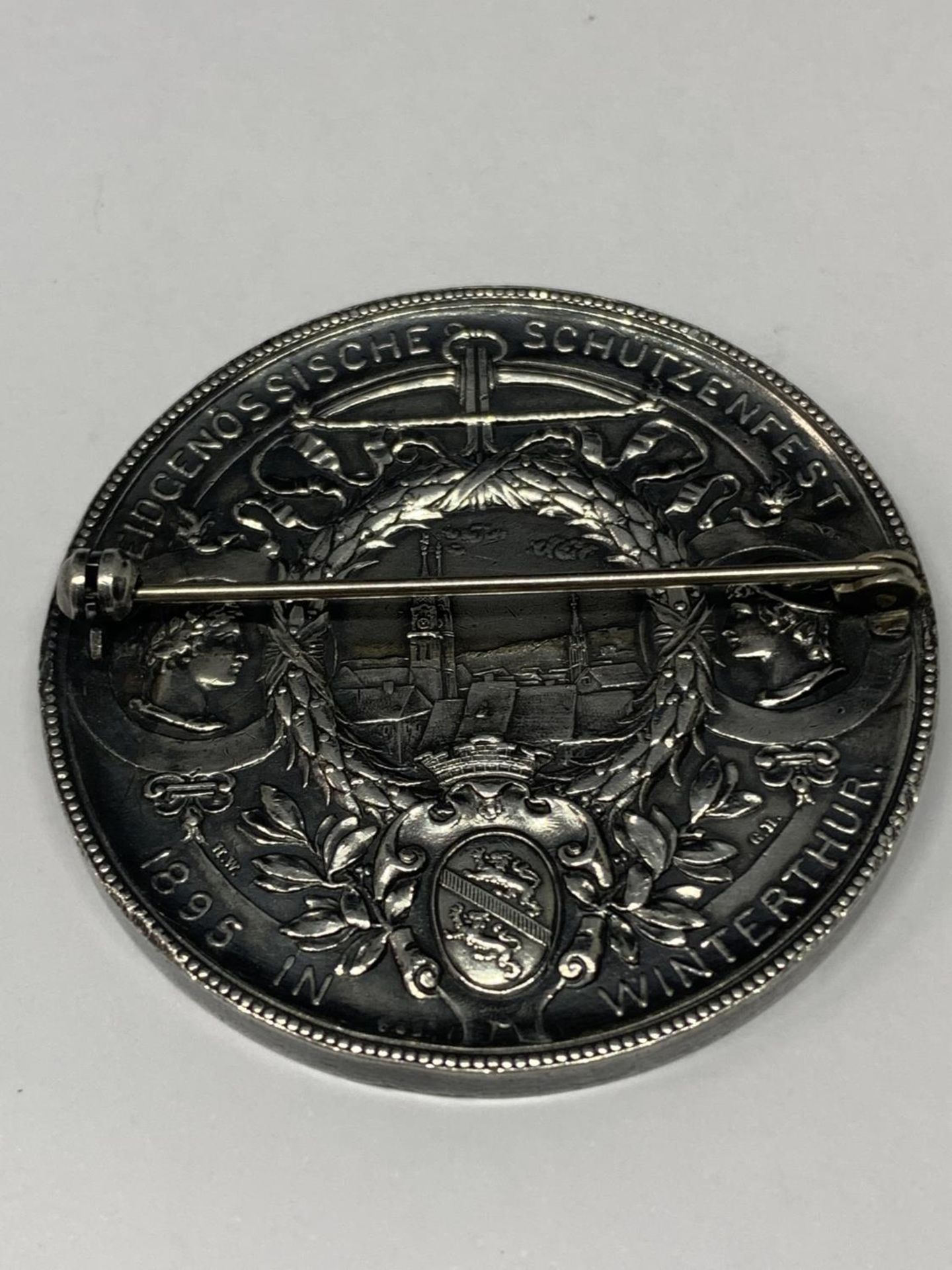 A SILVER SWISS 1895 SHOOTING MEDAL IN THE FORM OF A BROOCH - Image 2 of 2