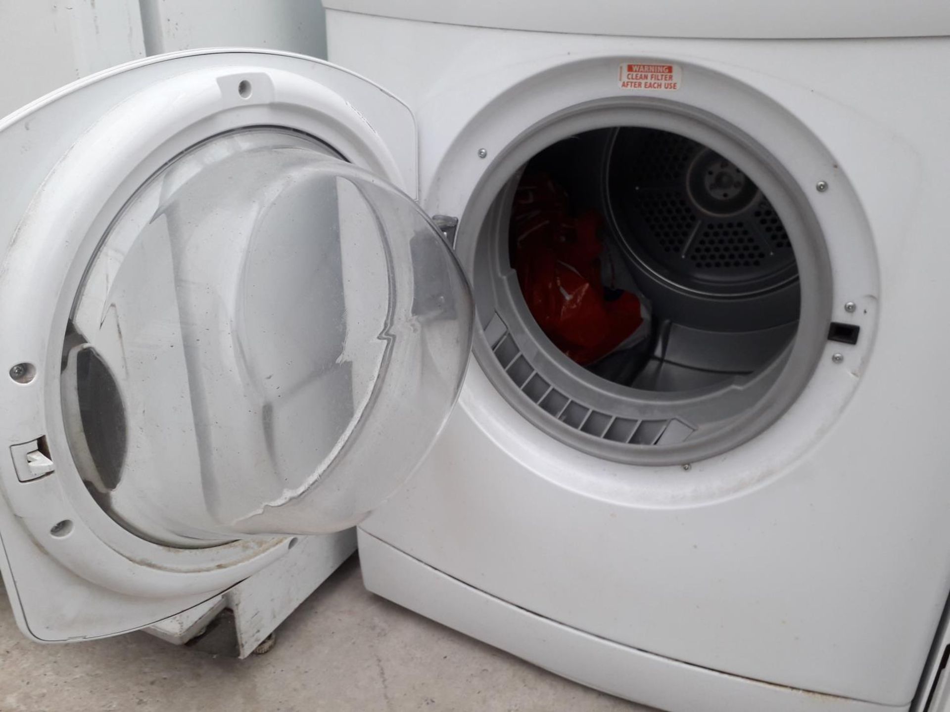 A WHITE HOTPOINT TUMBLE DRYER - Image 2 of 2