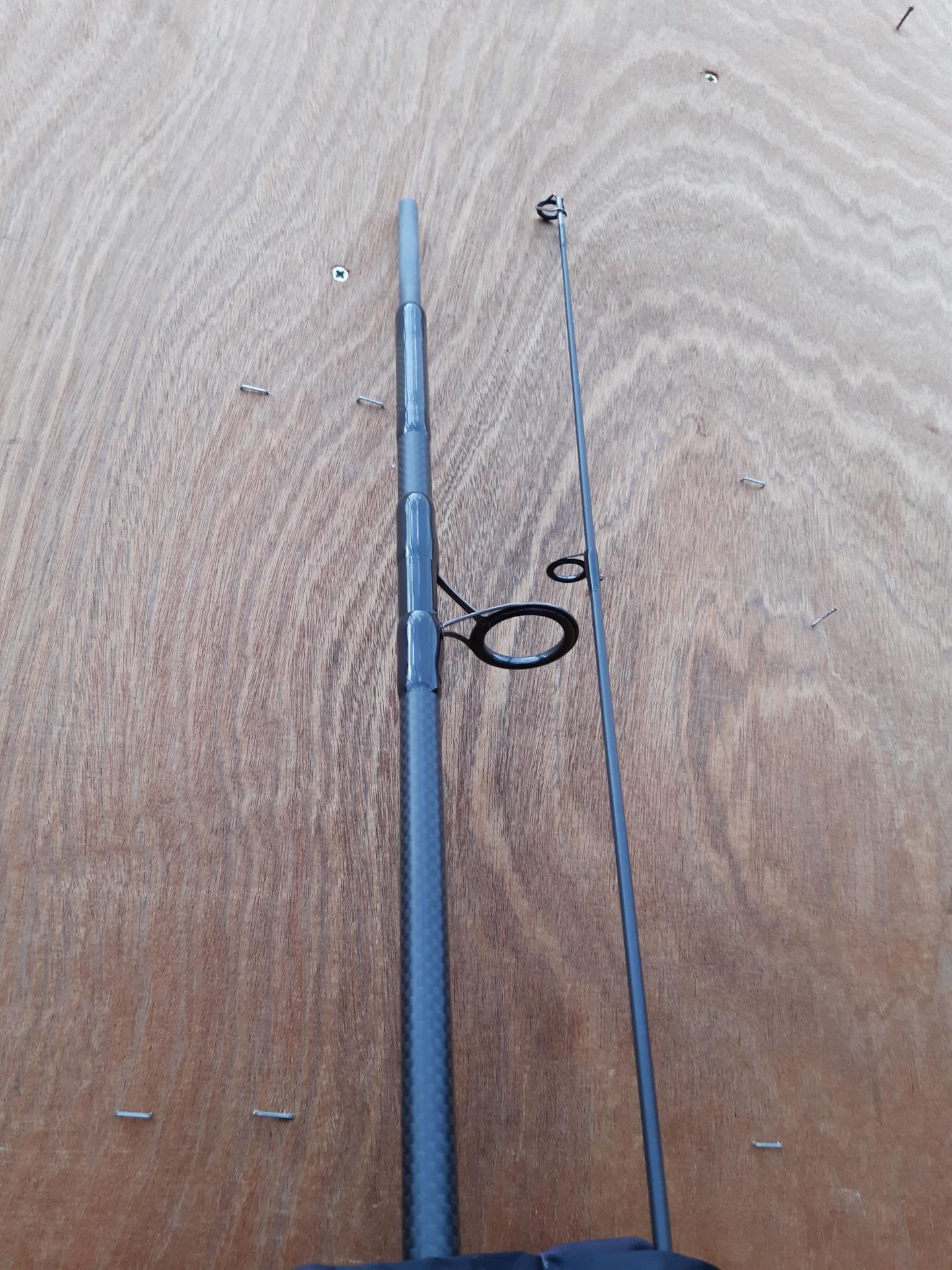 A 12FT 2.75LB GREYS PRODIGY CARP FISHING ROD. VENDOR STATES IT HAS ONLY BEEN USED TWICE - Image 2 of 8