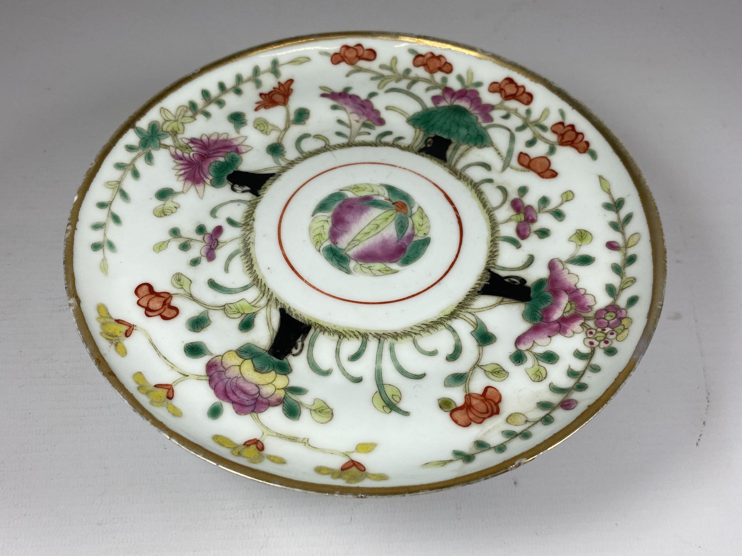 A CHINESE QING PORCELAIN TAZZA / PEDESTAL STAND WITH ENAMELLED FLORAL DESIGN, DIAMETER 18CM (A/F) - Image 2 of 8