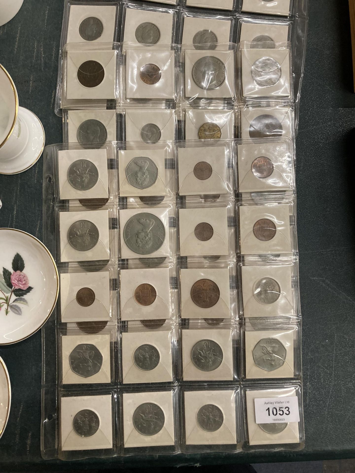 A LARGE QUANTITY OF DECIMAL AND PLRE-DECIMAL COINS TO INCLUDE A WINSTON CHURCHILL CROWN, ETC - Image 3 of 5