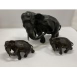 A SET OF THREE VINTAGE SPELTER/LEAD ELEPHANT MODELS, HEIGHT 19CM