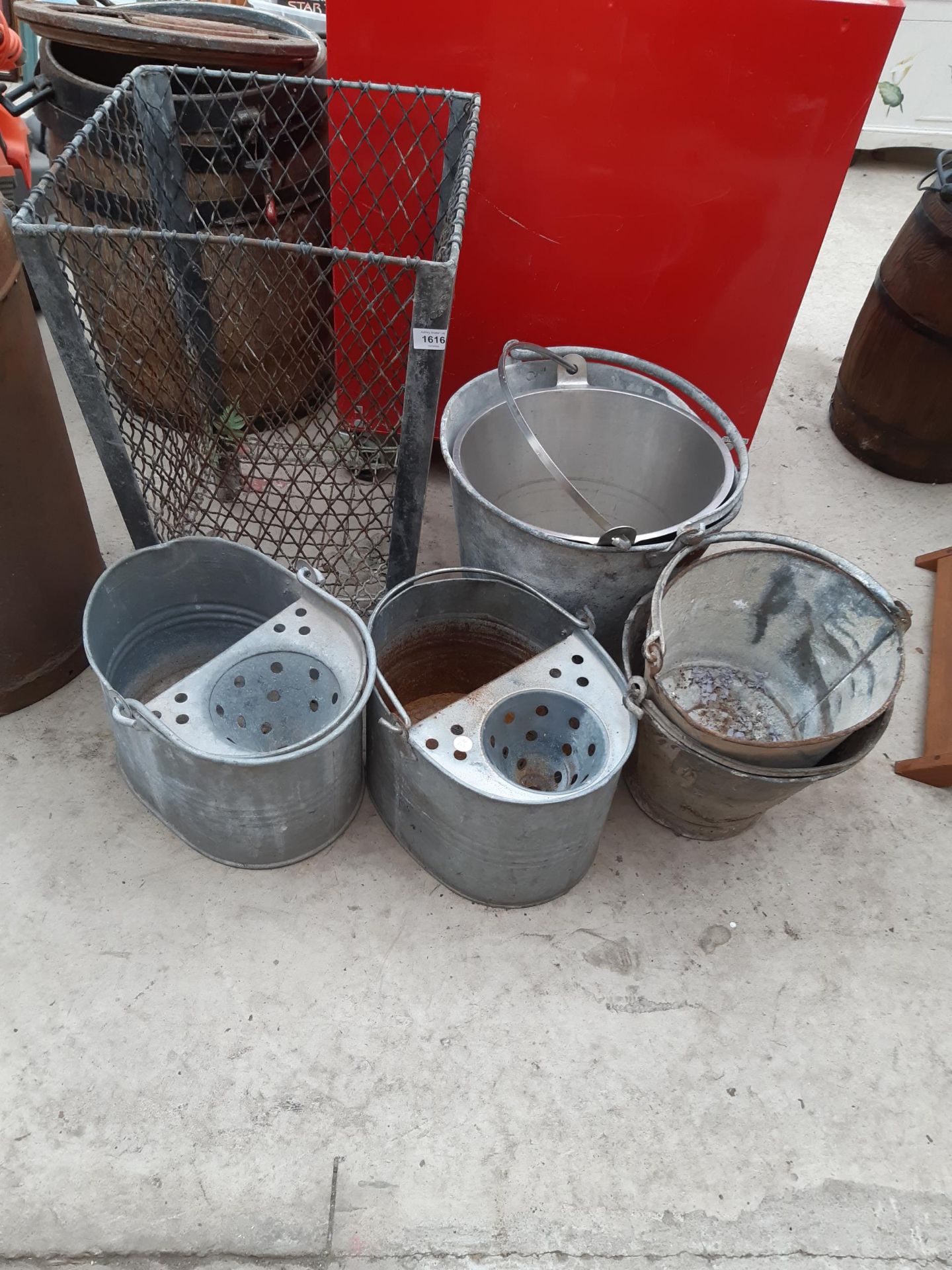 AN ASSORTMENT OF GALVANISED AND STAINLESS STEEL ITEMS TO INCLUDE BUCKETS, MOP BUCKETS AND A BASKET