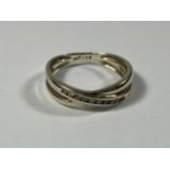 A 9CT GOLD CROSSOVER DIAMOND RING, WEIGHT 2.4G