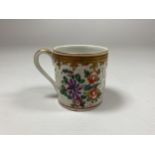 A MINIATURE 19TH CENTURY CHINESE EXPORT PORCELAIN TANKARD, HEIGHT 4CM