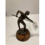 A SPELTER FIGURE OF A SNOOKER PLAYER ON A WOODEN PLINTH HEIGHT 21CM