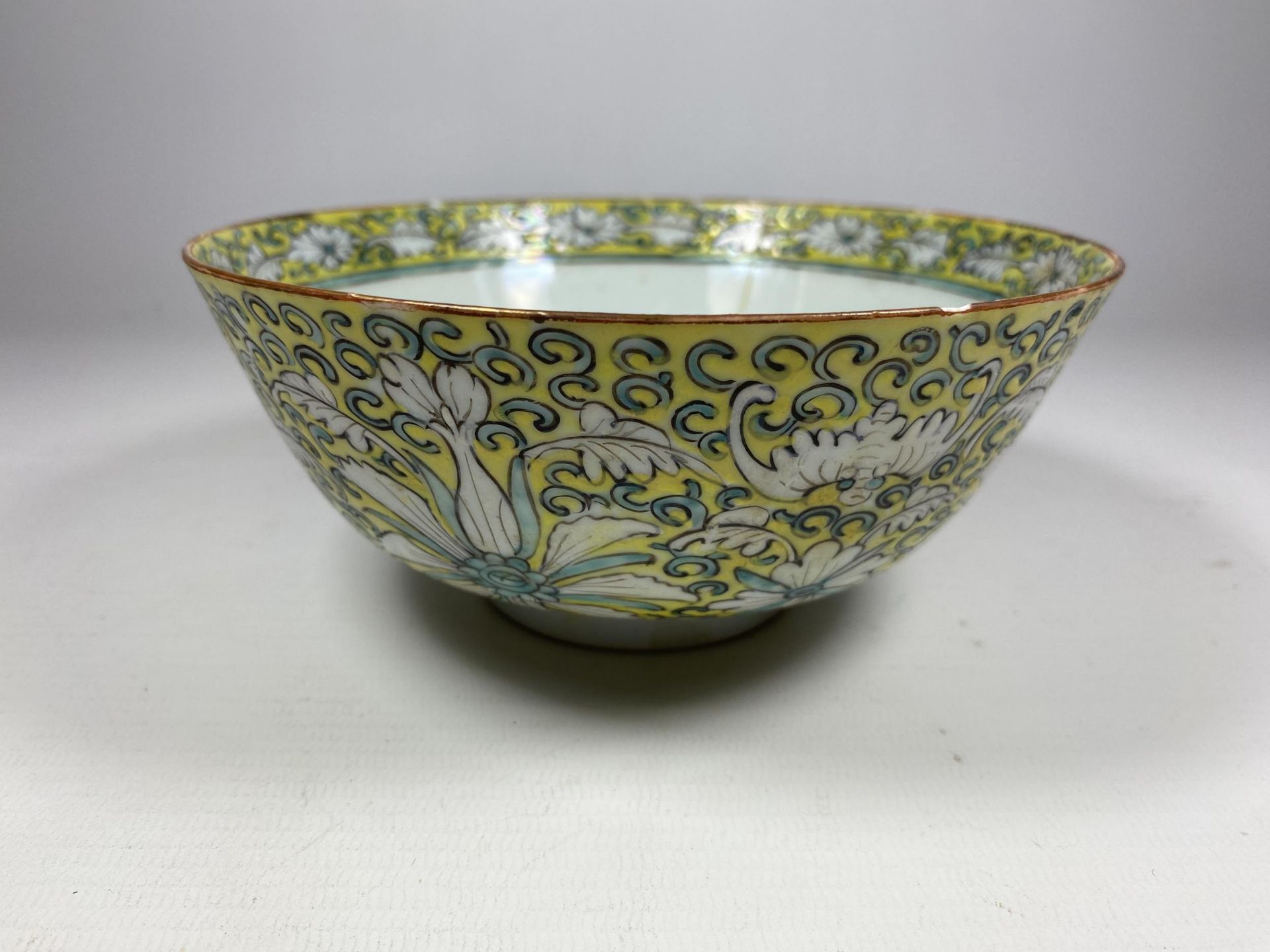 A 19TH CENTURY CHINESE EXPORT FAMILLE JAUNE PORCELAIN BOWL WITH ENAMELLED FLORAL DESIGN, UNMARKED TO - Image 3 of 9