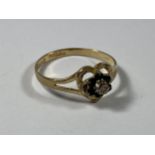 A 9CT GOLD DIAMOND AND SAPPHIRE HEART SHAPED RING, WEIGHT 1.3G