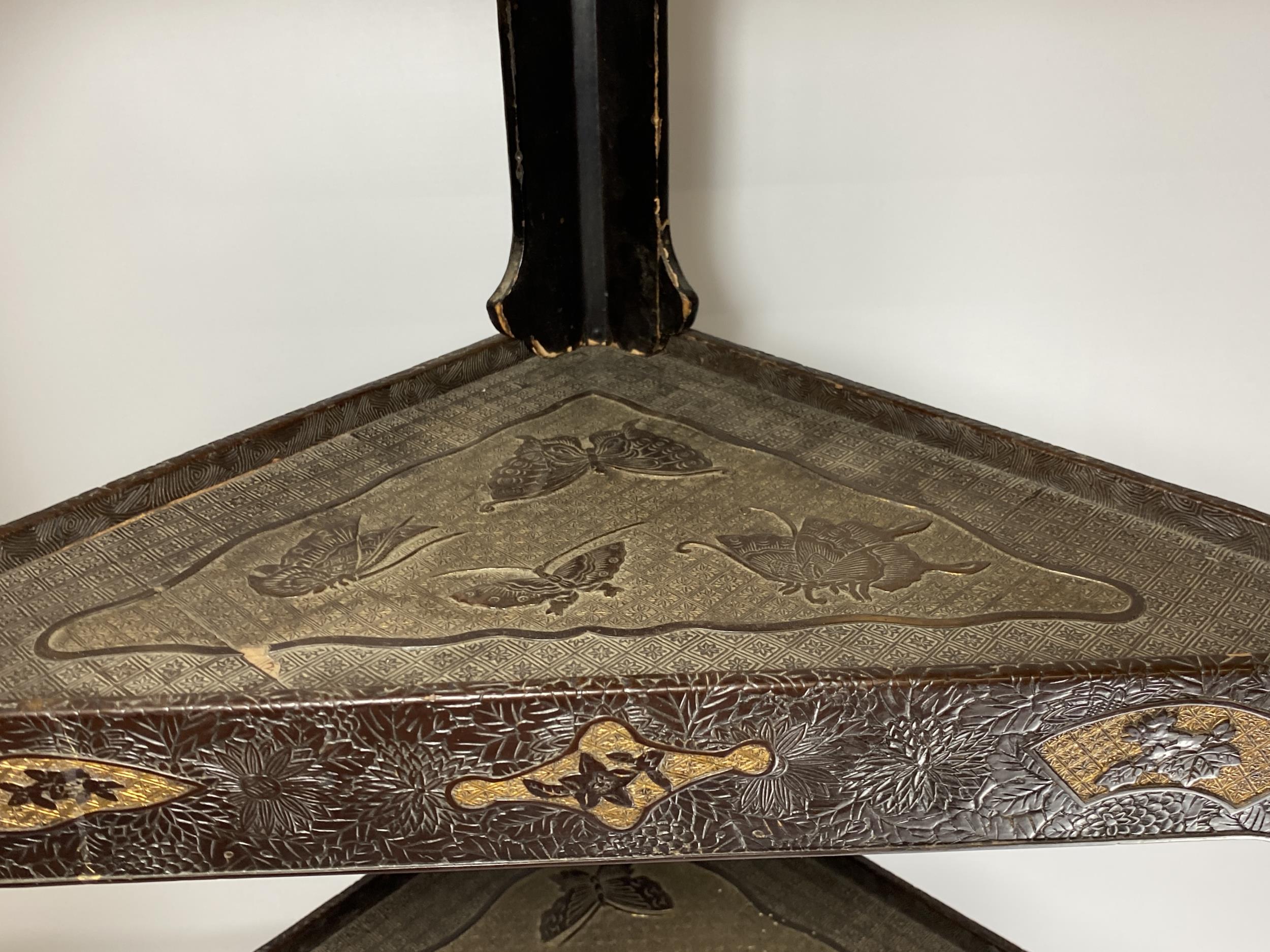 A JAPANESE MEIJI PERIOD (1868-1912) STACKING FOUR SECTION SHELF UNIT WITH GILT AND BUTTERFLY DESIGN, - Image 4 of 6