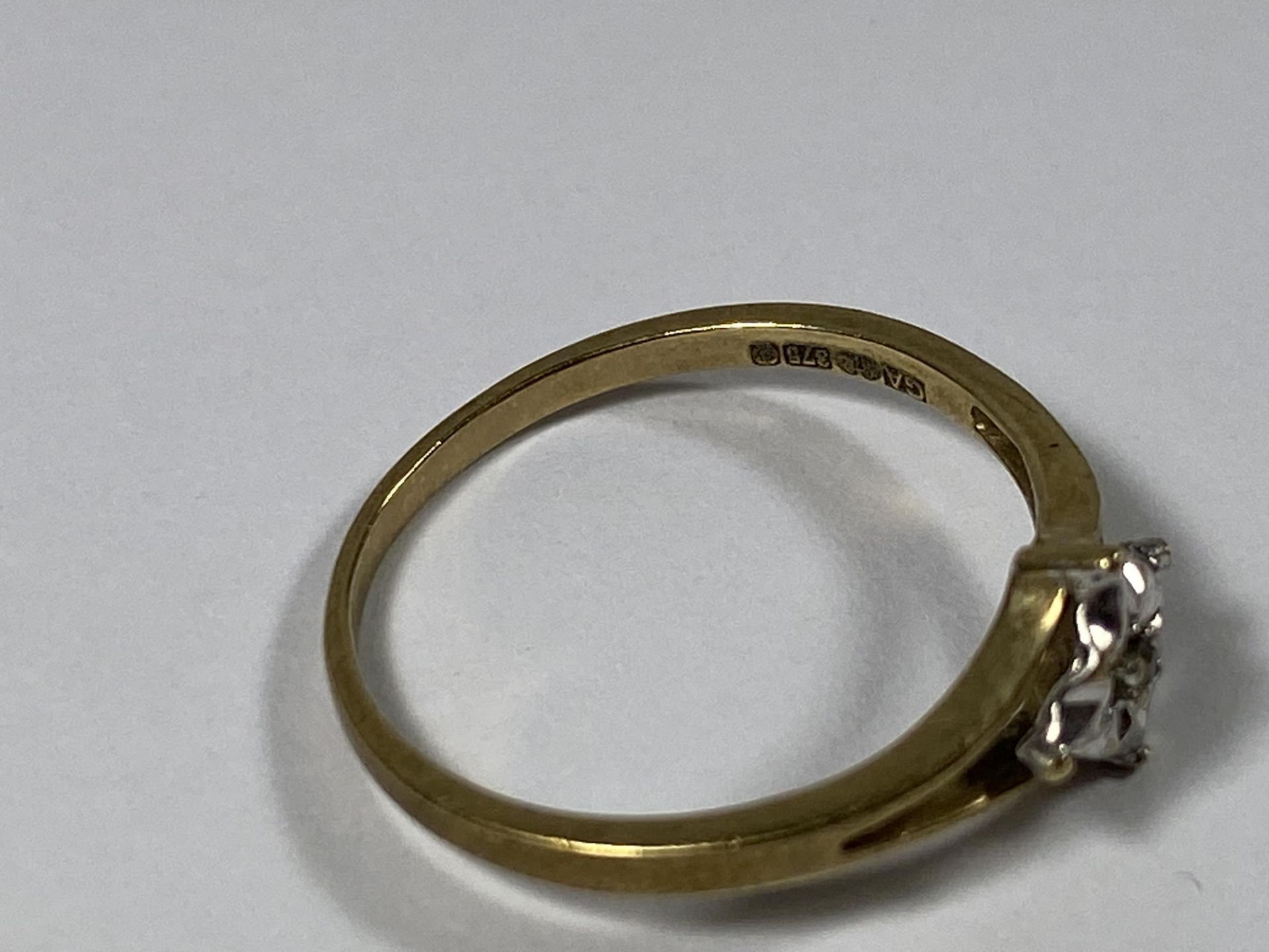 A 9CT GOLD DIAMOND RING, WEIGHT 1.2G - Image 2 of 2