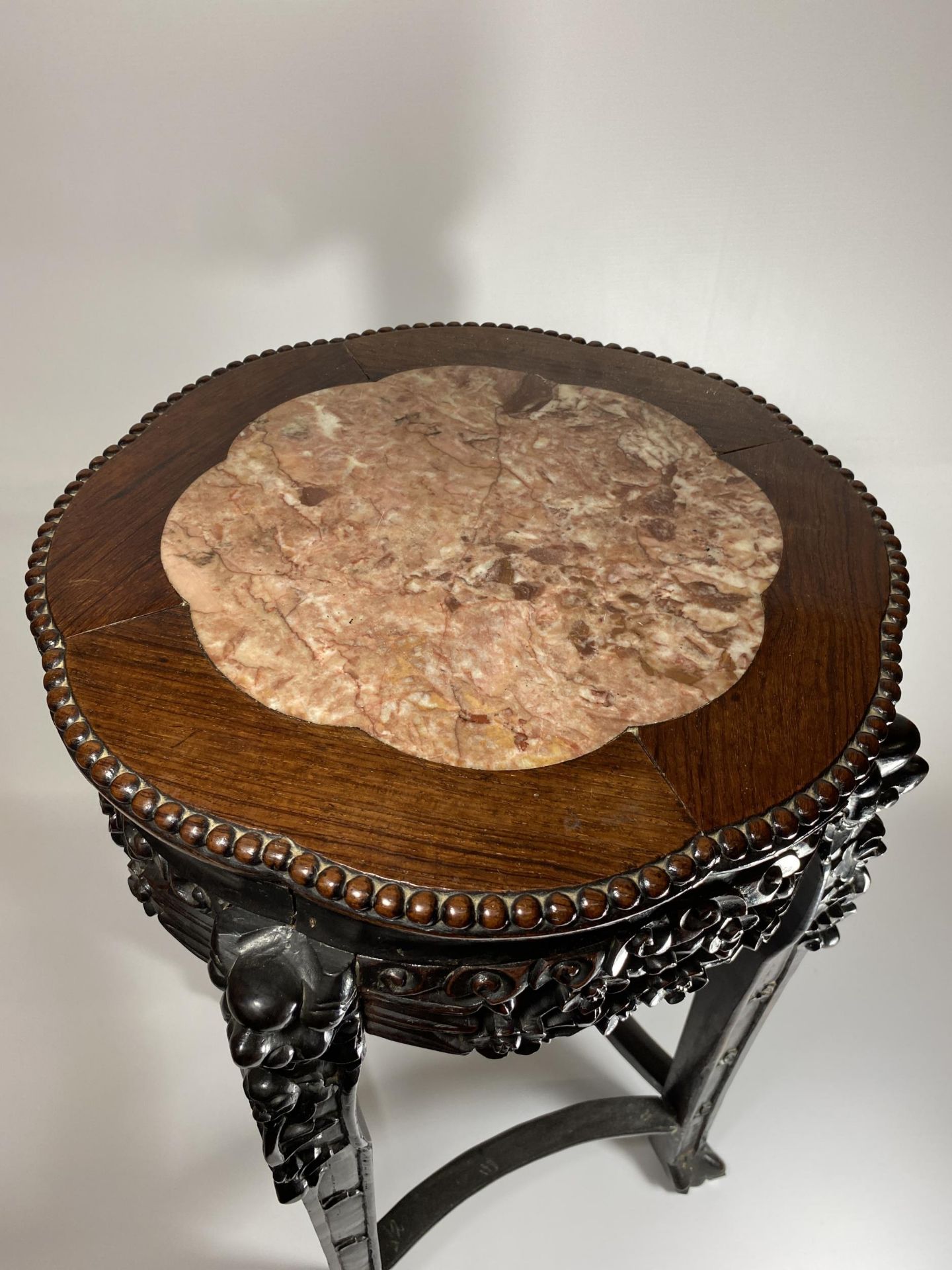 A CHINESE CARVED ROSEWOOD AND MARBLE TOPPED JARDINIERE STAND, HEIGHT 62CM - Image 2 of 8