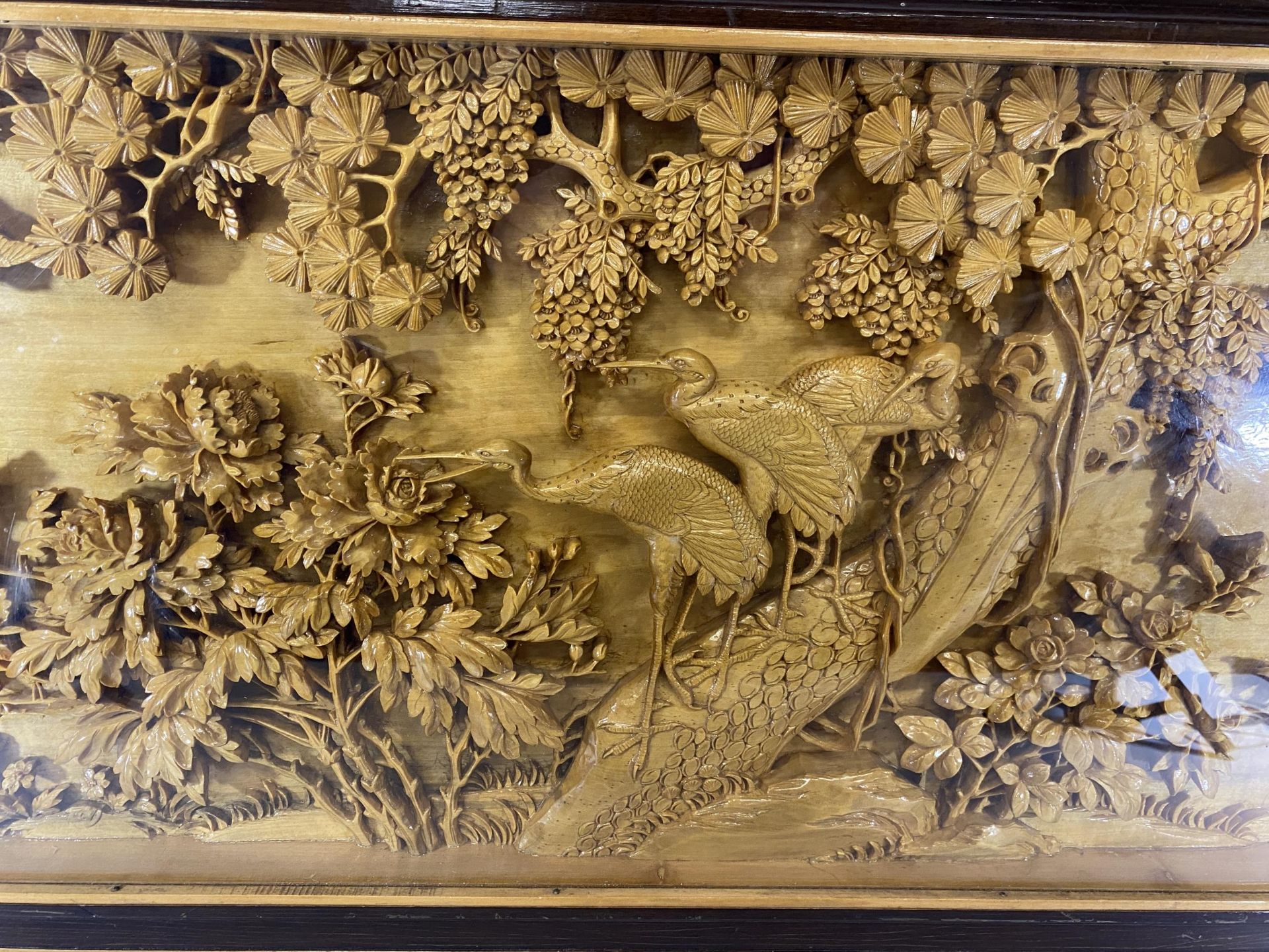 A LARGE CARVED BAMBOO DISPLAY IN WOODEN SURROUND, HEIGHT 46CM - Image 2 of 4