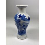A QING LATE 19TH EARLY 20TH CENTURY CHINESE BLUE AND WHITE VASE, UNMARKED TO BASE, HEIGHT 14.5CM