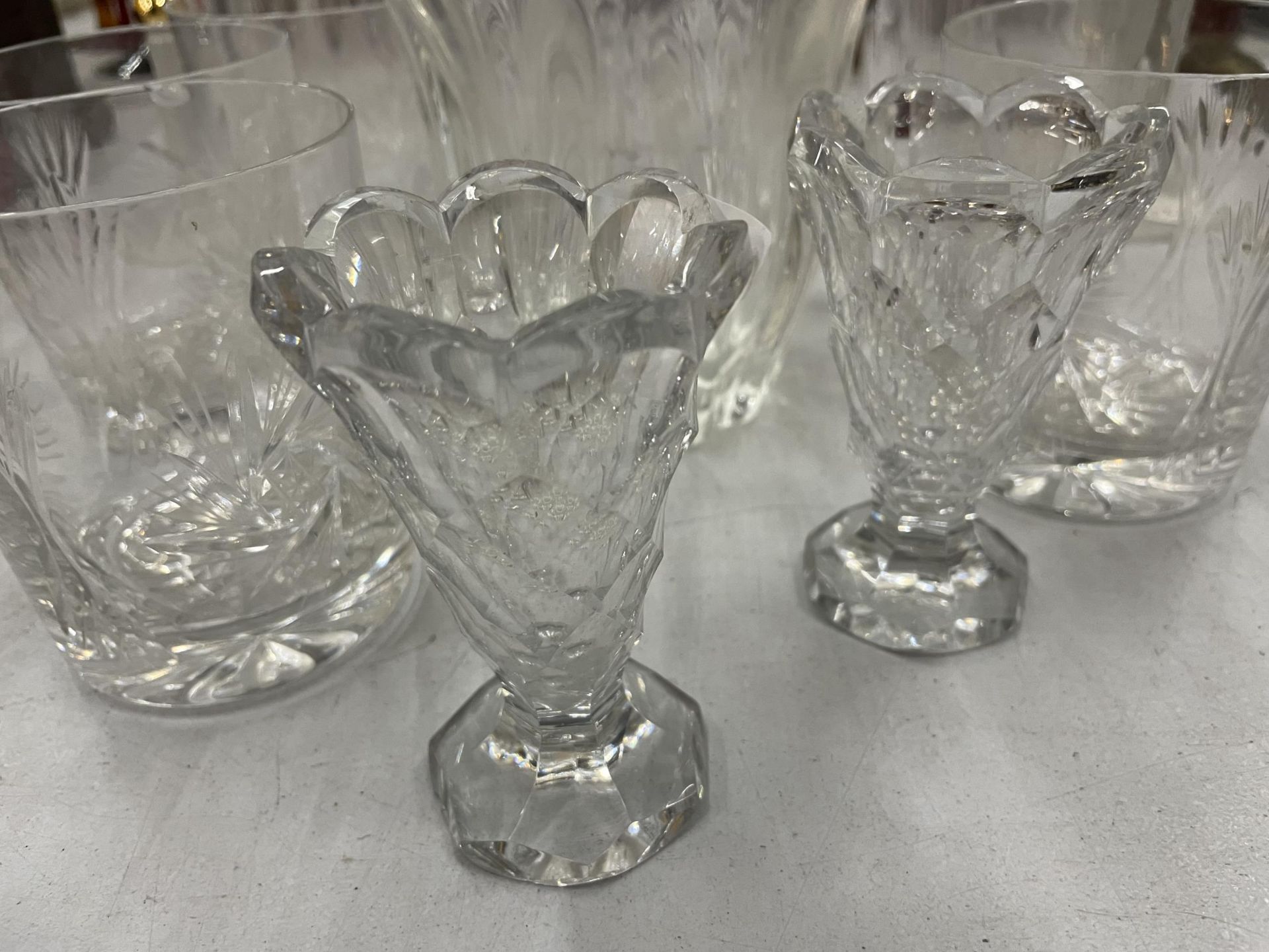 A QUANTITY OF GLASSWARE TO INCLUDE CANDLESTICKS, DECANTERS, JUG, VASE ETC - Image 3 of 3