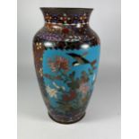 A 19TH CENTURY CHINESE CLOISONNE VASE WITH BIRD & FLORAL DESIGN, HEIGHT 26.5CM