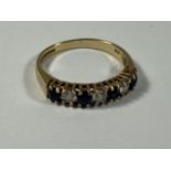 A 9CT GOLD SAPPHIRE & CZ STONE RING, WEIGHT 1.9G