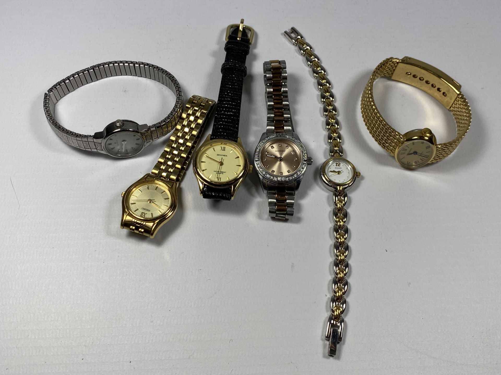 A MIXED LOT OF ASSORTED LADIES WATCHES