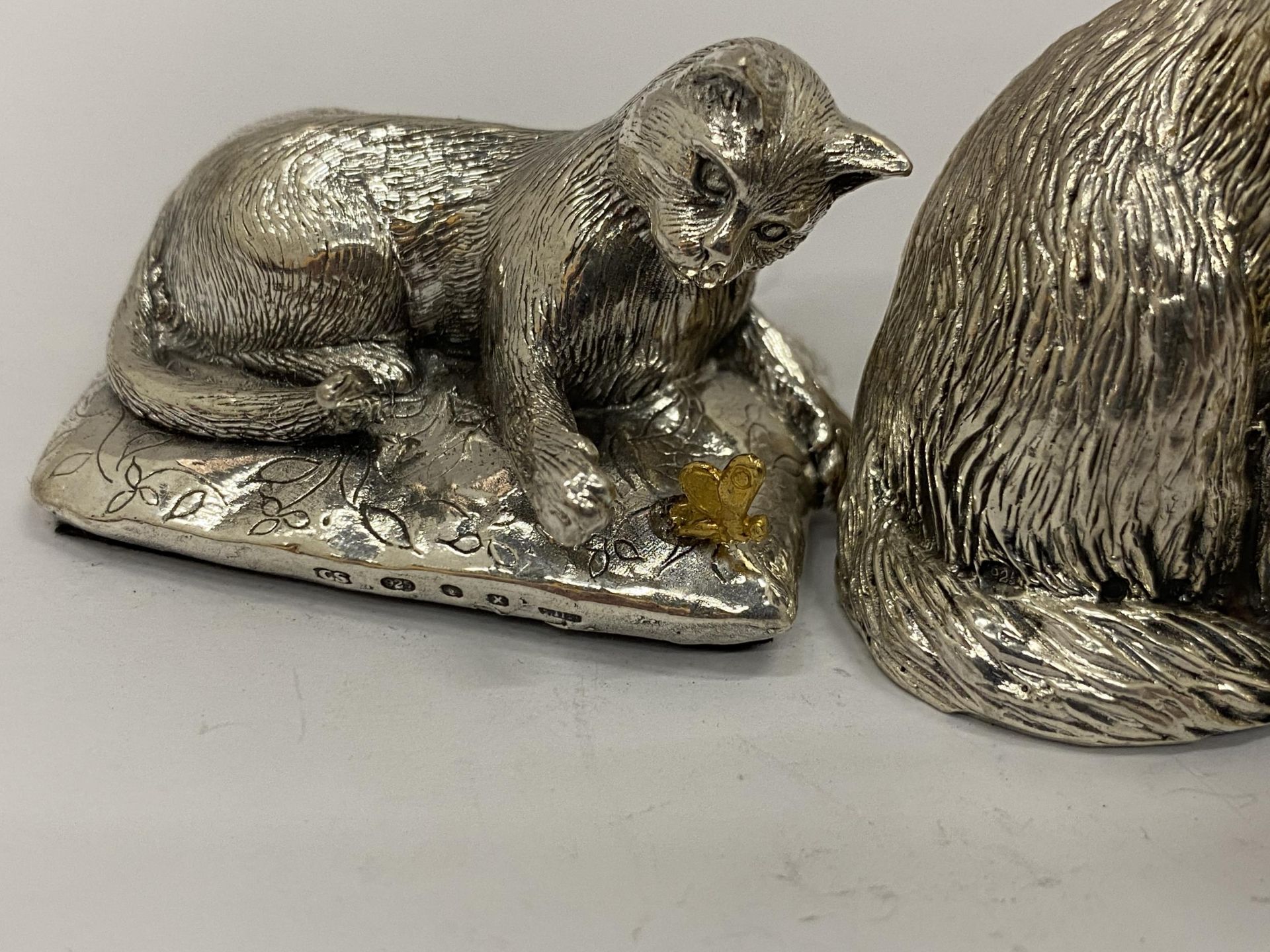 TWO HALLMARKED SILVER FILLED CAMELOT SILVERWARE LTD CAT FIGURES - Image 2 of 4