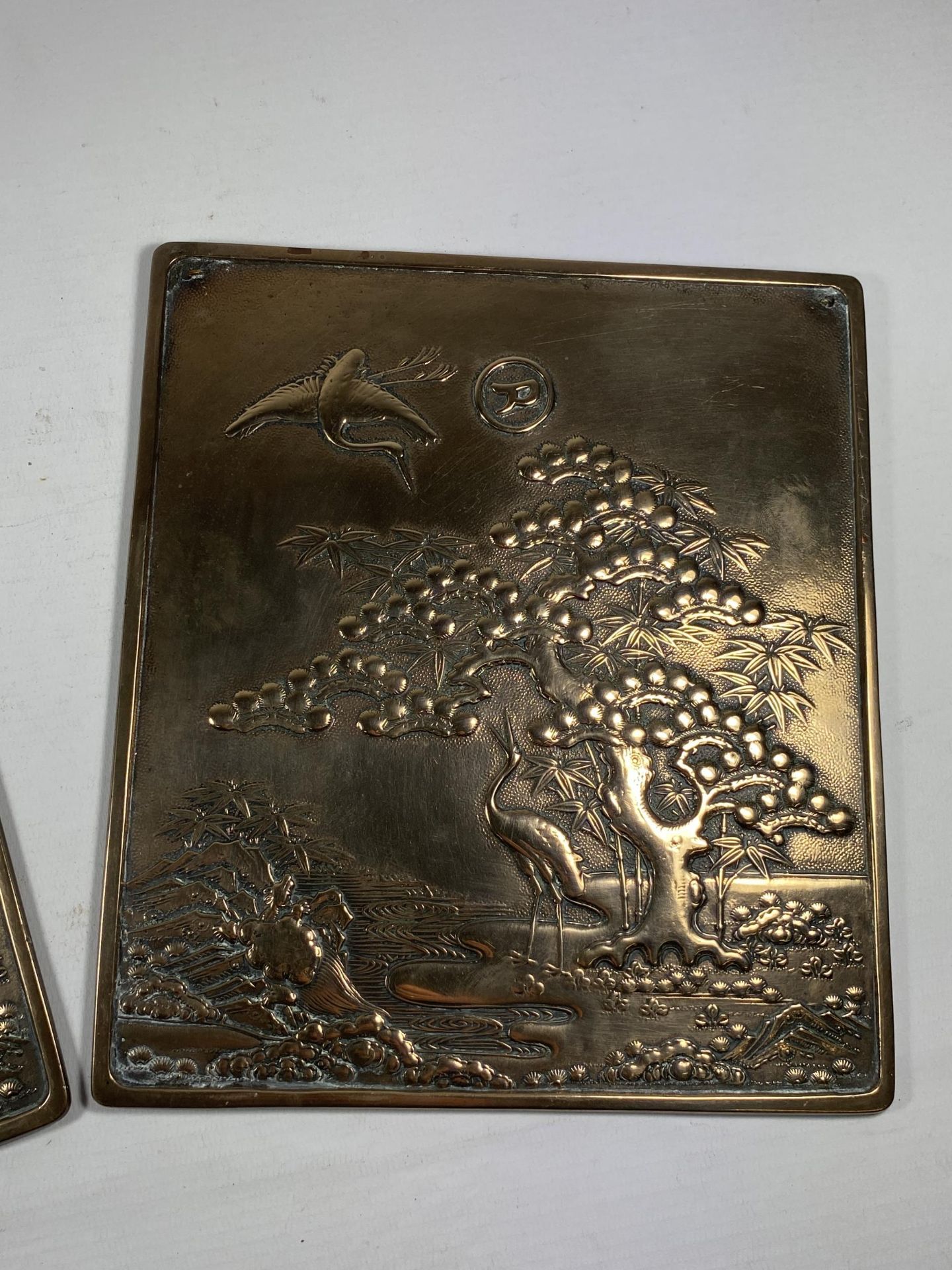 A PAIR OF JAPANESE MEIJI PERIOD (1868-1912) HEAVY BRONZE MIRROR PLAQUES WITH CRANE DESIGN, 23 X 20CM - Image 3 of 9