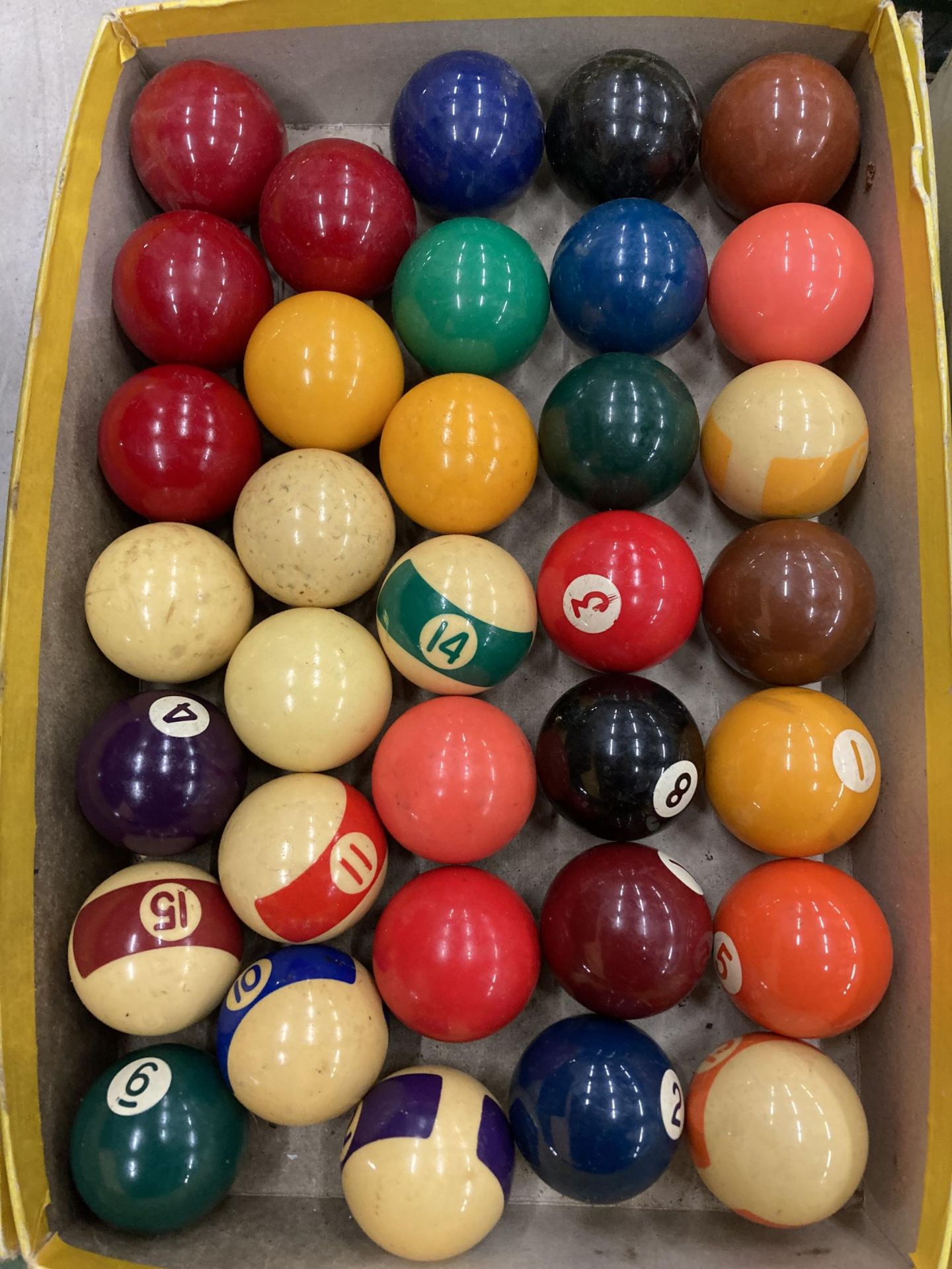 A LARGE QUANTITY OF SNOOKER AND POOL BALLS WITH A TRIANGLE AND CHALK - Image 2 of 4