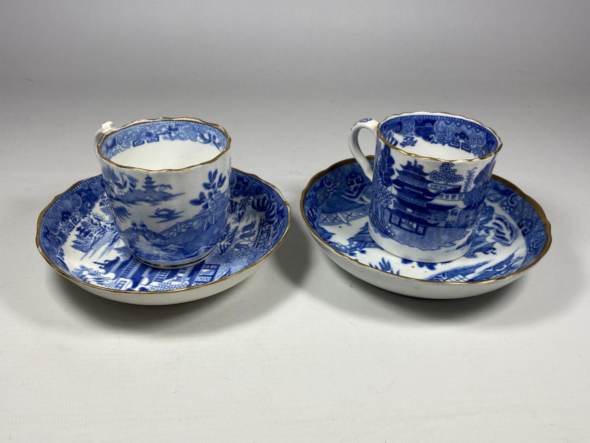 TWO CHINESE QING EXPORT BLUE AND WHITE PORCELAIN CUPS & SAUCERS, CUP HEIGHT 6.5CM