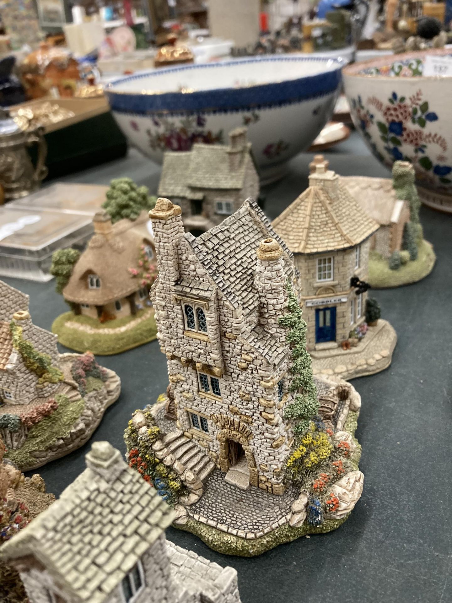 A COLLECTION OF LILLIPUT LANE COTTAGES - 8 IN TOTAL - Image 3 of 4
