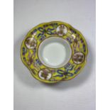 AN UNUSUAL CHINESE PORCELAIN FAMILLE JAUNE ARMORIAL TYPE DISH, DIAMETER 10.5CM (A/F)