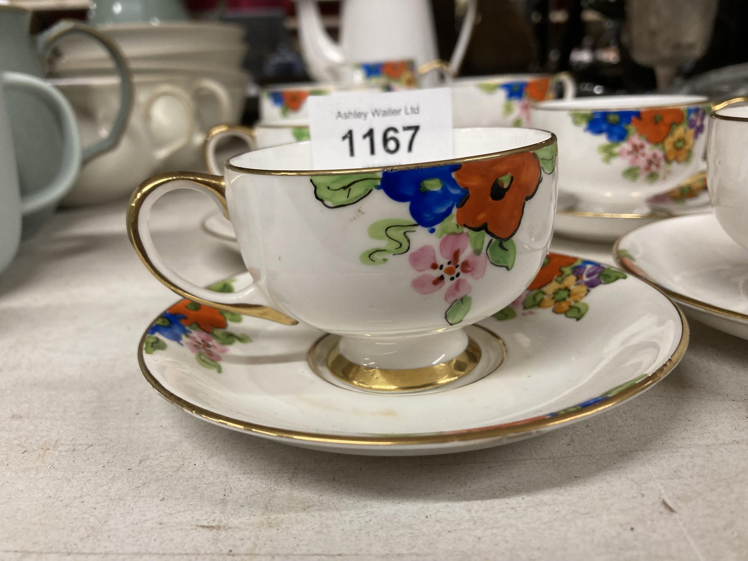 A VINTAGE CHINA COFFEE SET TO INCLUDE CUPS, SAUCERS, A COFFEE POT, AND CREAM JUG - Image 3 of 3