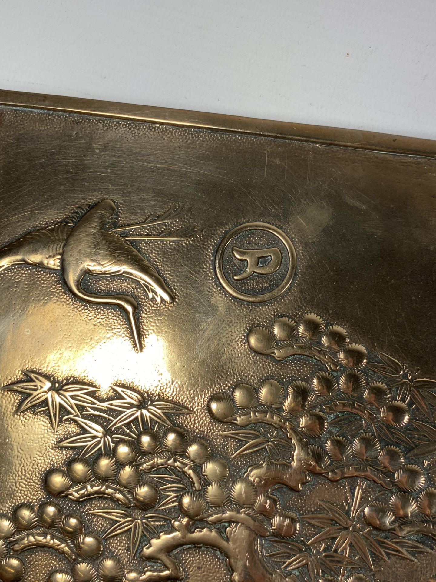 A PAIR OF JAPANESE MEIJI PERIOD (1868-1912) HEAVY BRONZE MIRROR PLAQUES WITH CRANE DESIGN, 23 X 20CM - Image 4 of 9