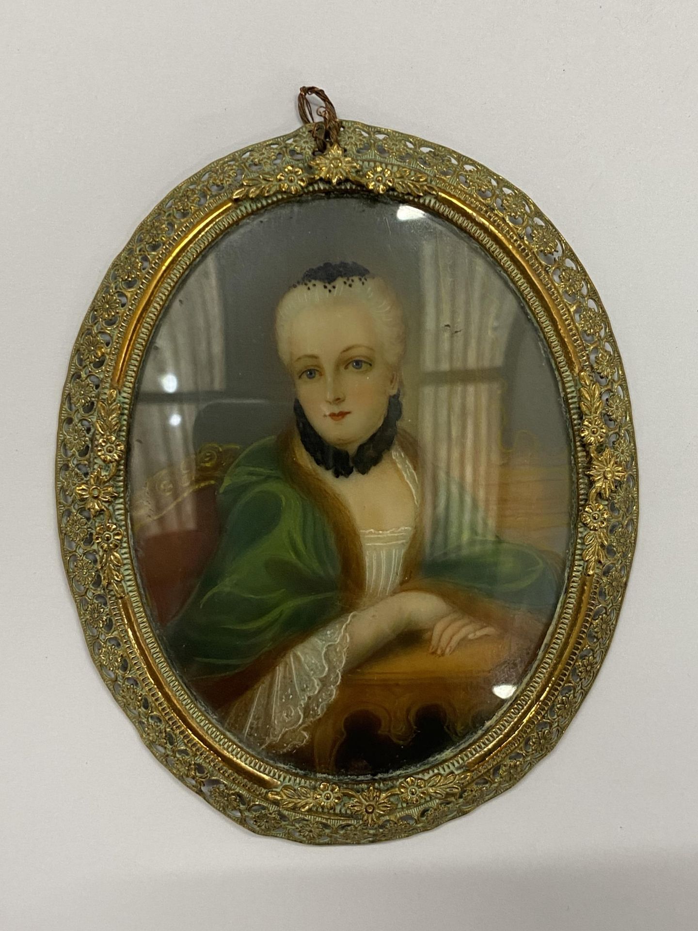 AN ANTIQUE BRASS FRAMED HAND PAINTED PORTRAIT MINIATURE, HEIGHT 10CM