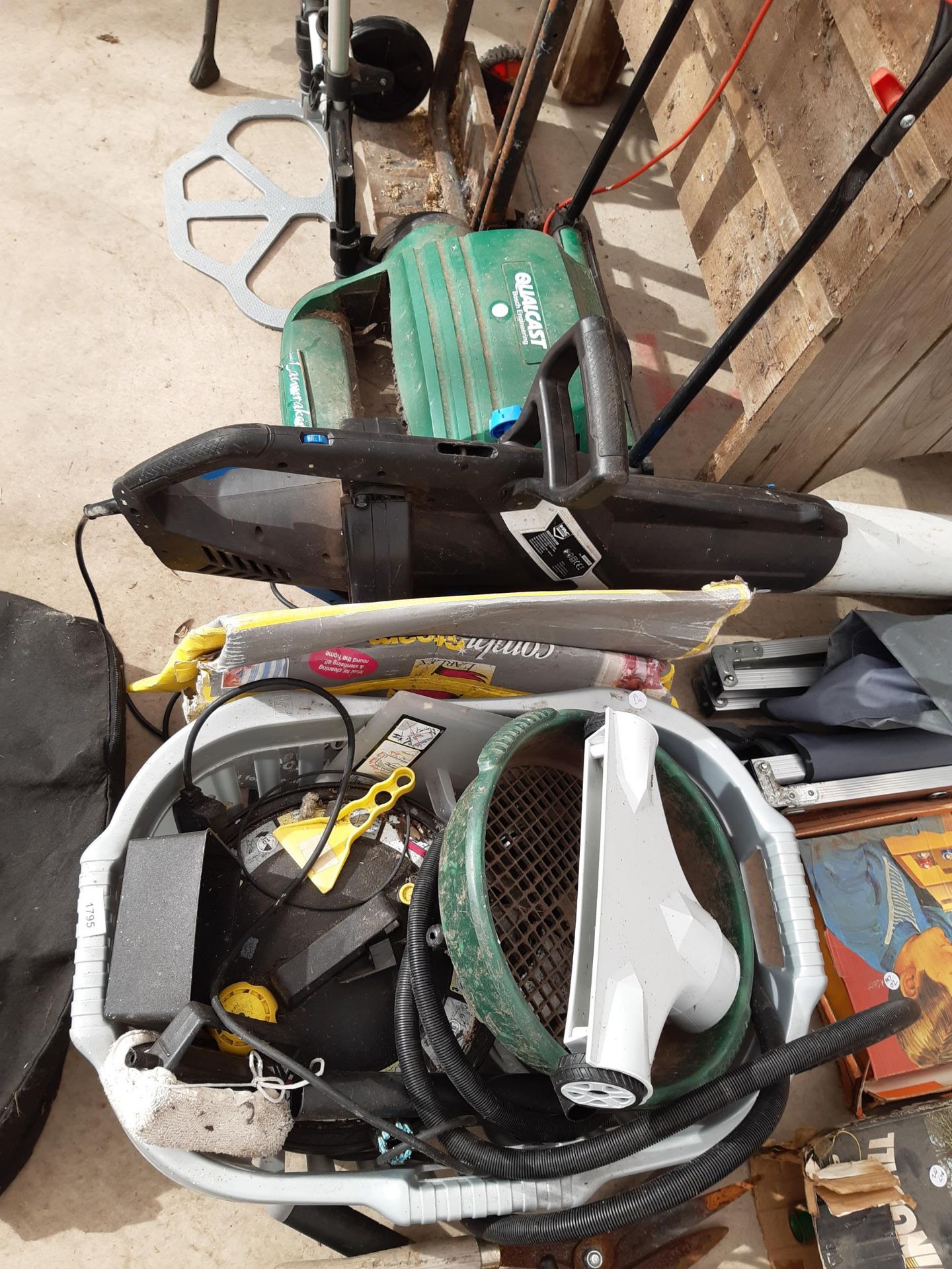 AN ASSORTMENT OF TOOLS TO INCLUDE A MACALLISTER ELECTRIC LEAF BLOWER, QUALCAST LAWN MOWER ETC - Image 2 of 3