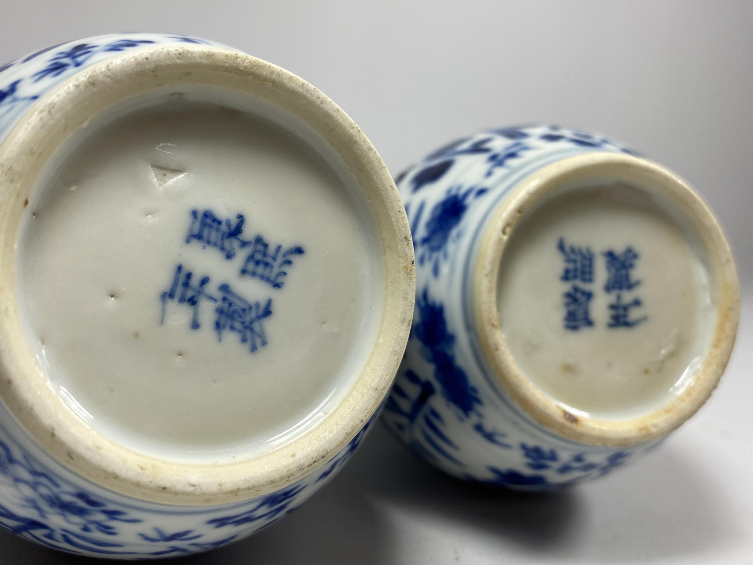 A PAIR OF QING 19TH CENTURY CHINESE BLUE AND WHITE KANGXI STYLE DOUBLE GOURD VASES, FOUR CHARACTER - Image 9 of 9