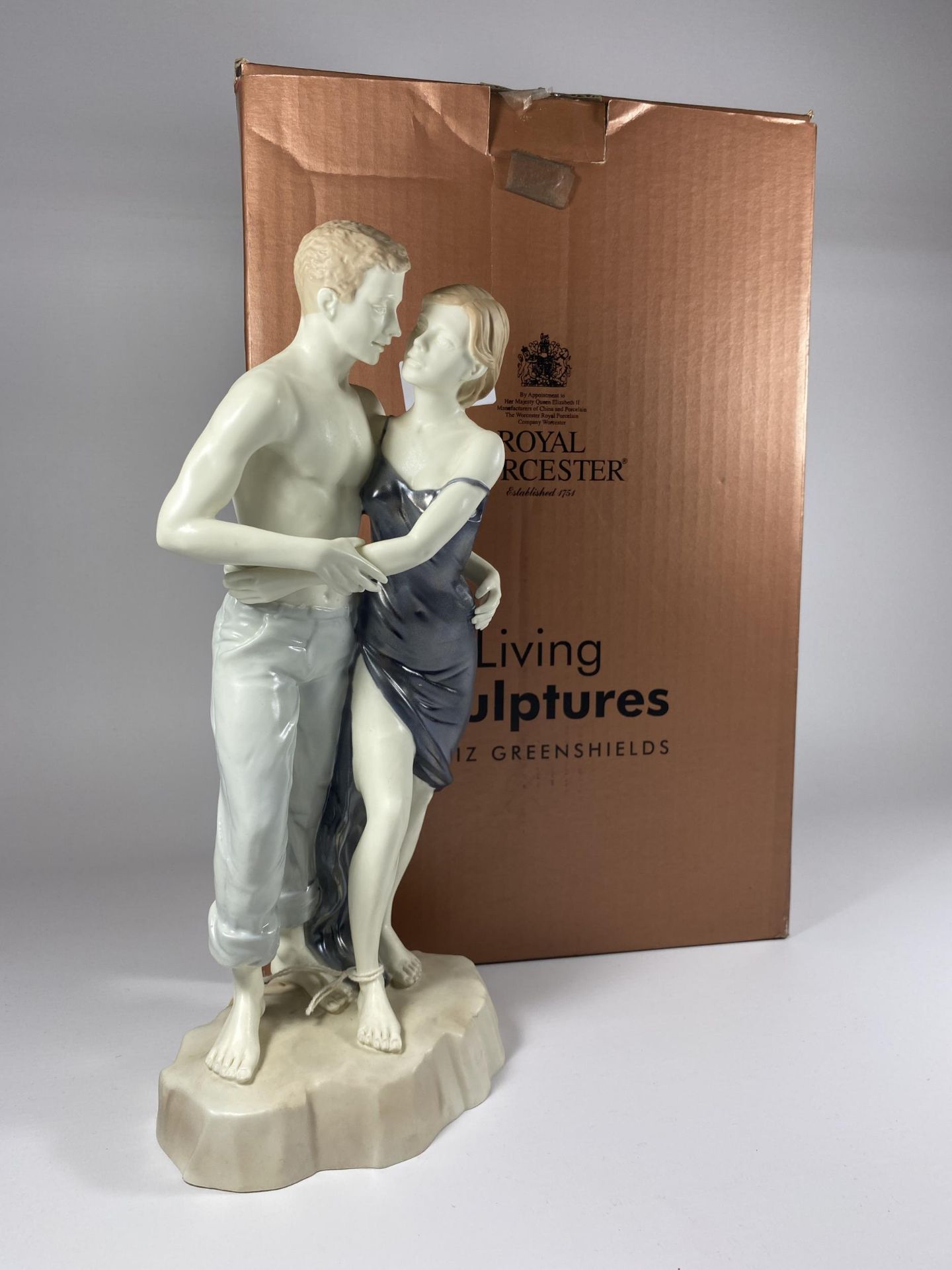 A BOXED ROYAL WORCESTER 'LIVING SCULPTURES' MATTE LIMITED EDITION - 25/250 -FIGURES OF LOVERS HEIGHT