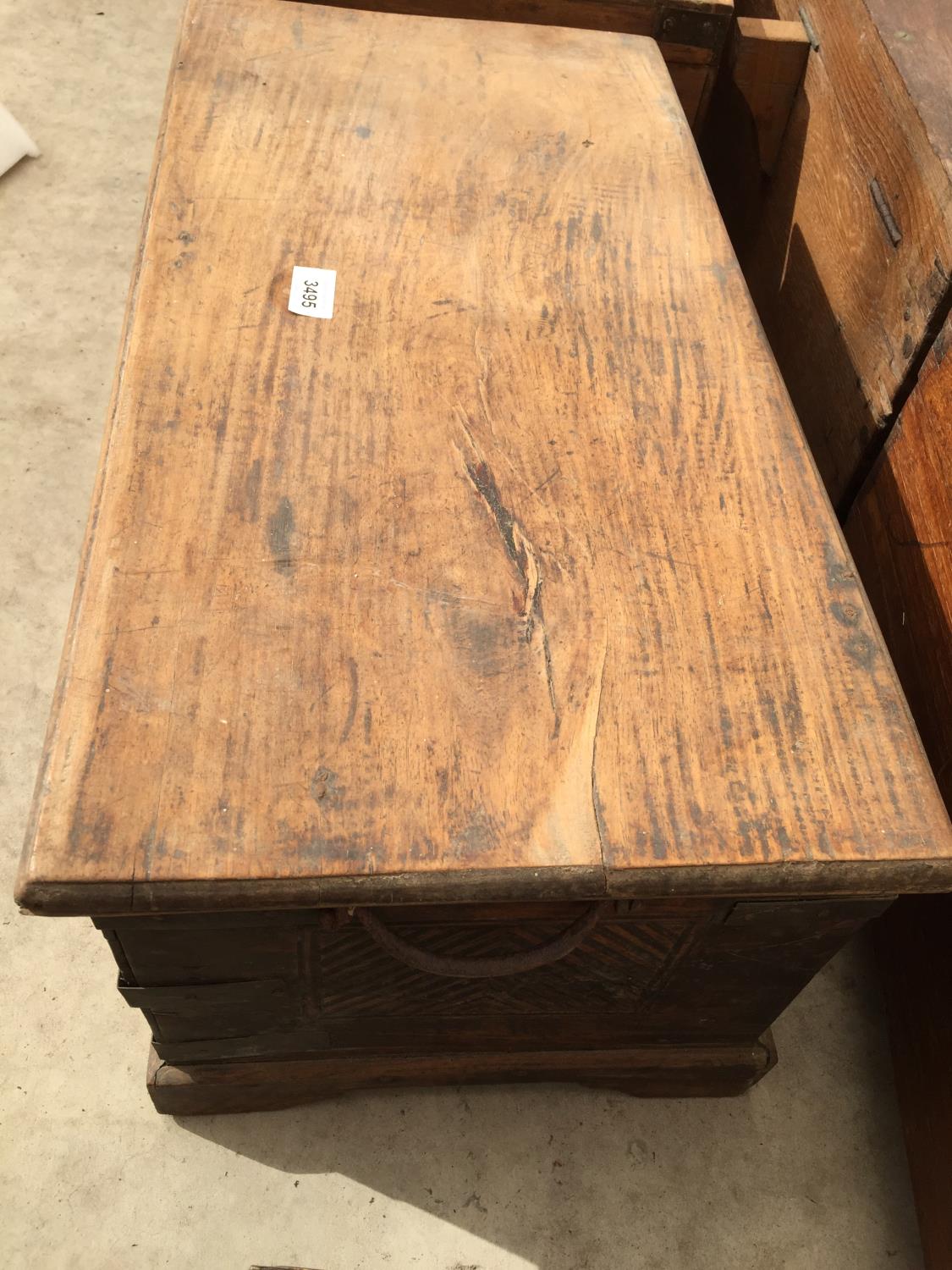 AN INDIAN HARDWOOD DOWRY CHEST WITH METAL STRAPS, 25" WIDE - Image 5 of 5