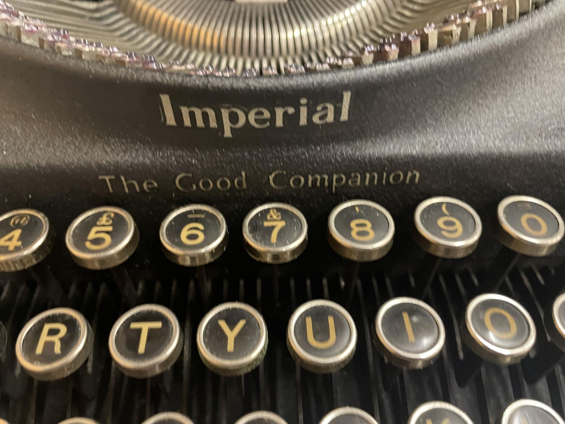 A VINTAGE CASED IMPERIAL THE GRAND COMPANION TYPEWRITER - Image 3 of 5