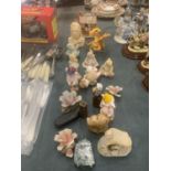 A COLLECTION OF SMALL ANIMAL FIGURES TO INCLUDE CHERISHED TEDDIES, A PETER FAGIN STYLE CAT AND DOG