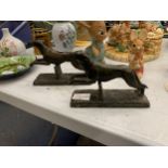 A PAIR OF VINTAGE METAL GREYHOUND FIGURES JUMPING HURDLES HEIGHT 12CM, LENGTH 17CM