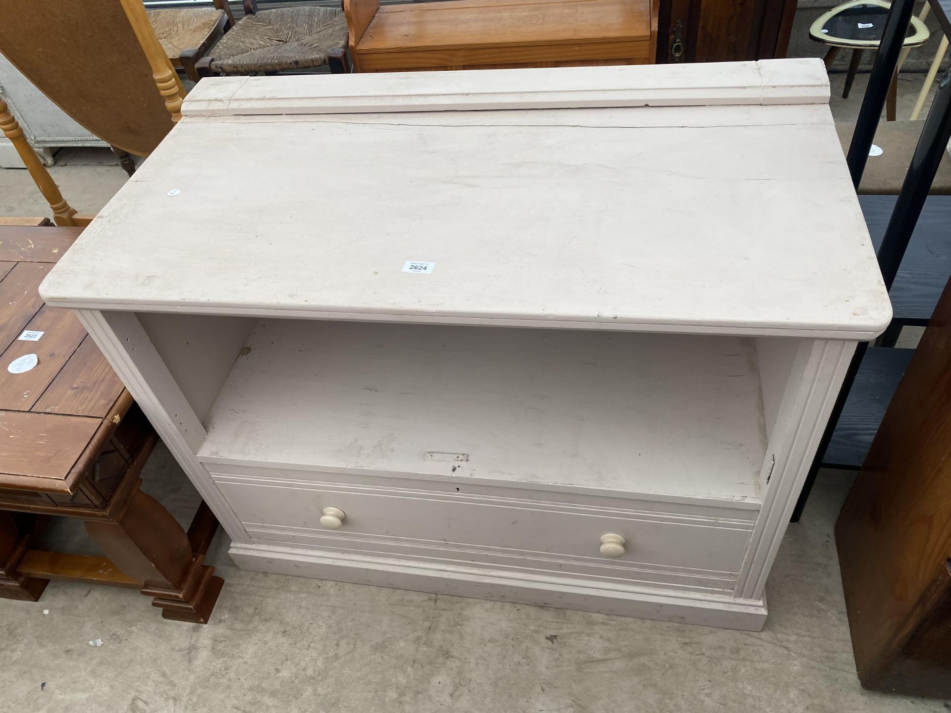 A MODERN PAINTED TV STAND, 39.5" WIDE