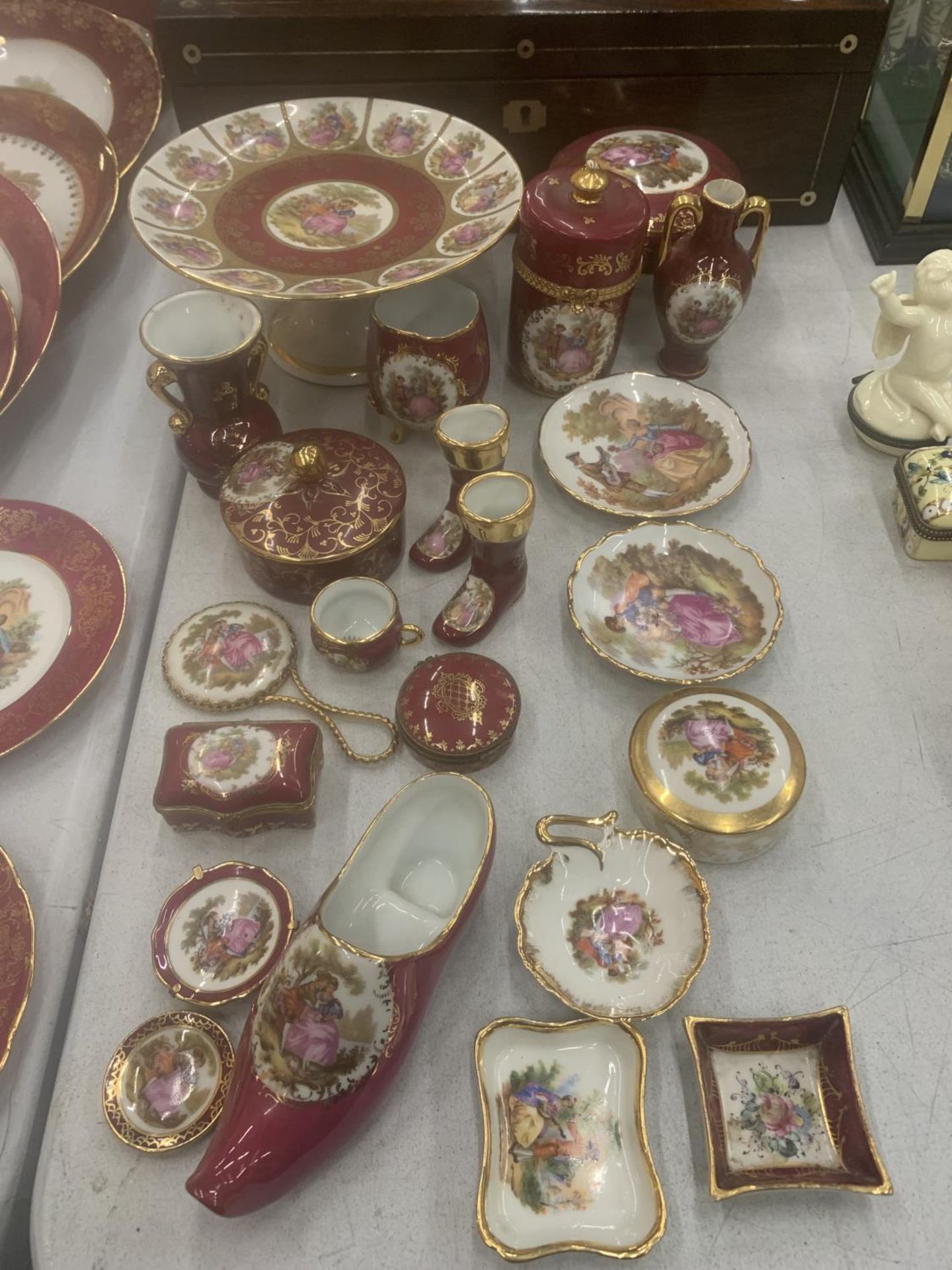 A LARGE QUANTITY OF LIMOGES TO INCLUDE A FOOTED CAKE PLATE, TRINKET BOXES, MINIATURE PLATES, SMALL