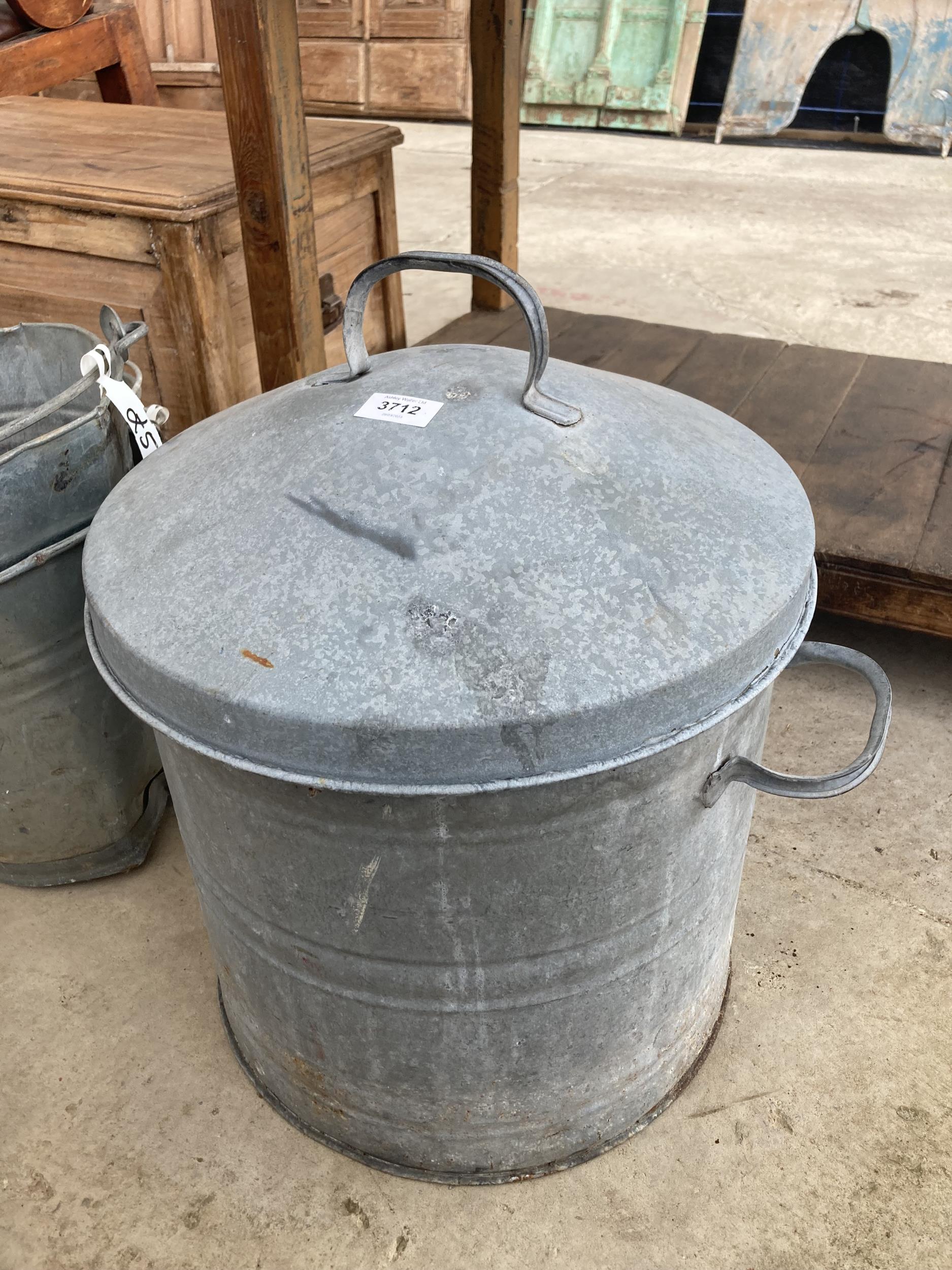 A GROUP OF VINTAGE GALVANISED BUCKETS TO INCLUDE A LIDDED EXAMPLE - Image 2 of 4