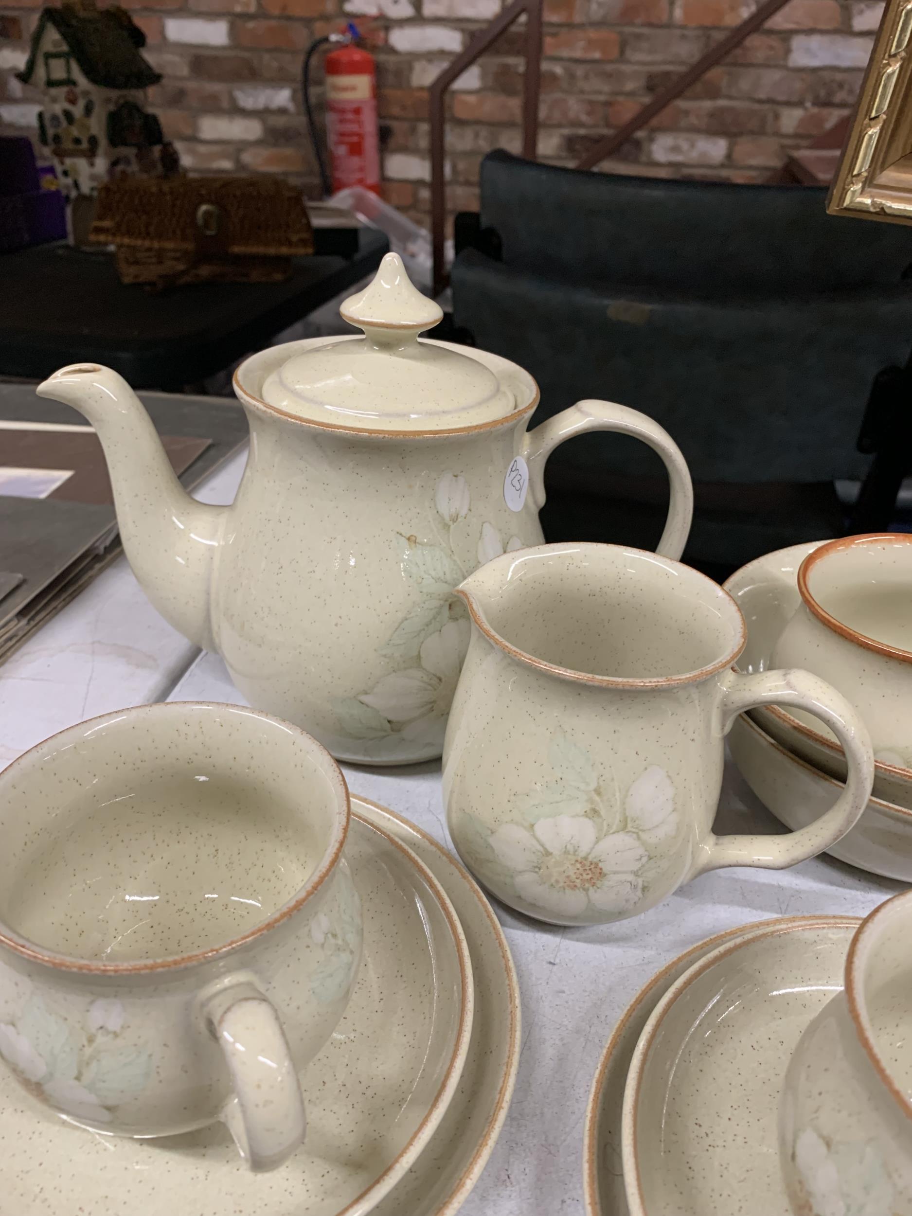 A DENBY TEASET TO INCLUDE A TEAPOT, CREAM JUG, BOWLS, CUPS, SAUCERS AND SIDE PLATES - Image 3 of 4