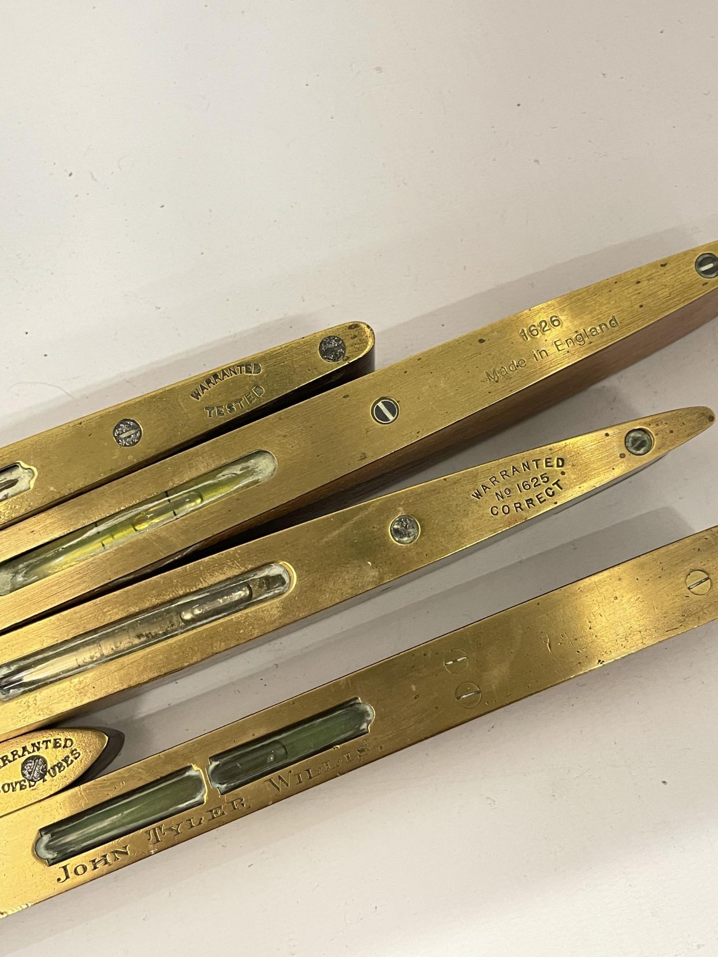 A COLLECTION OF VINTAGE BRASS SPIRIT LEVELS AND FURTHER TOOLS J.RABONE & SONS, MINIATURE SALTER - Image 3 of 5