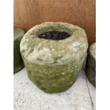 A ROUND YORK STONE PLANTER (D:48CM H:34CM)